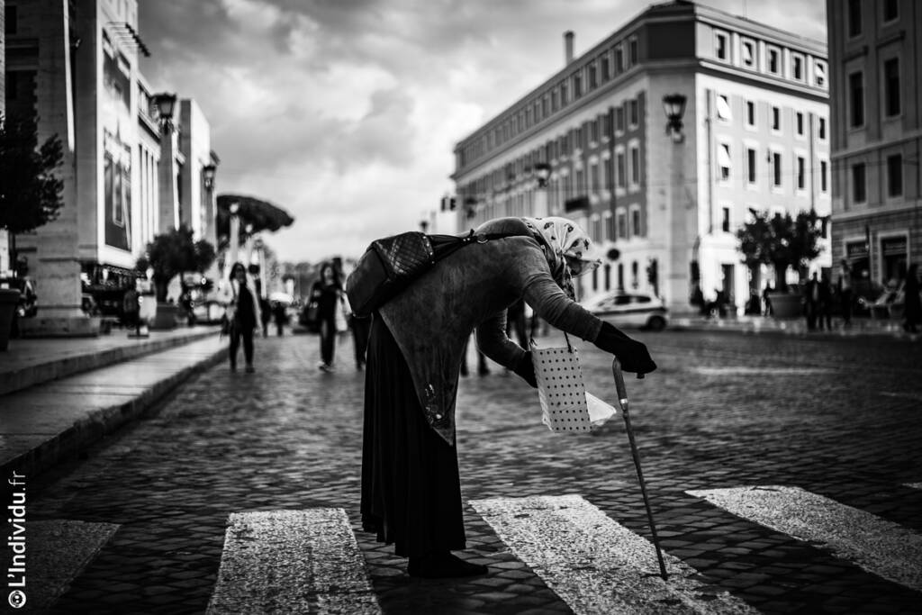The Beggar | Photography by L'Individu