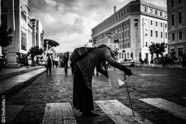 The Beggar | Photography by L'Individu
